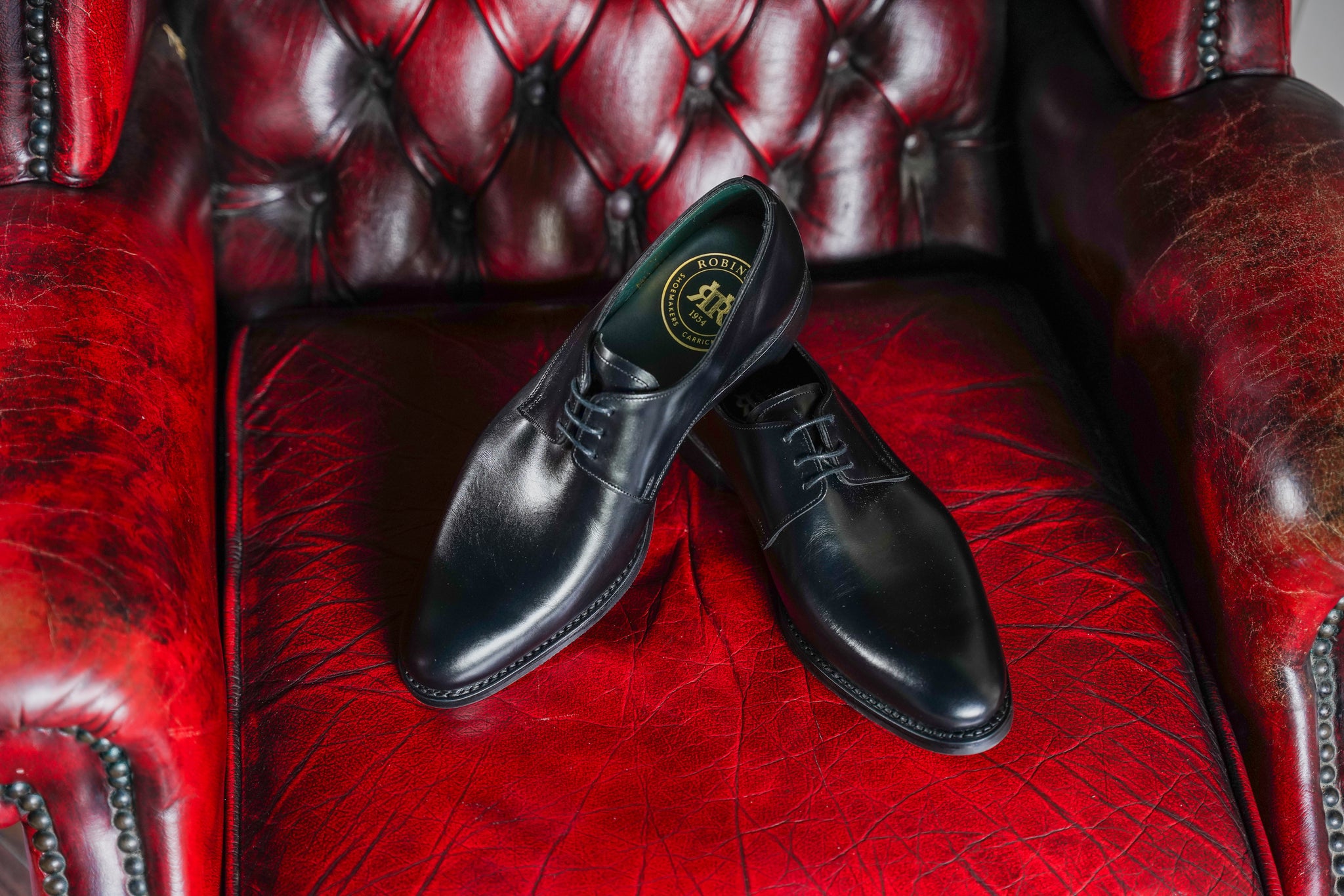 Mens-Robinson-Donegal-Shoes-104207-Black-Calf-Lifestyle1