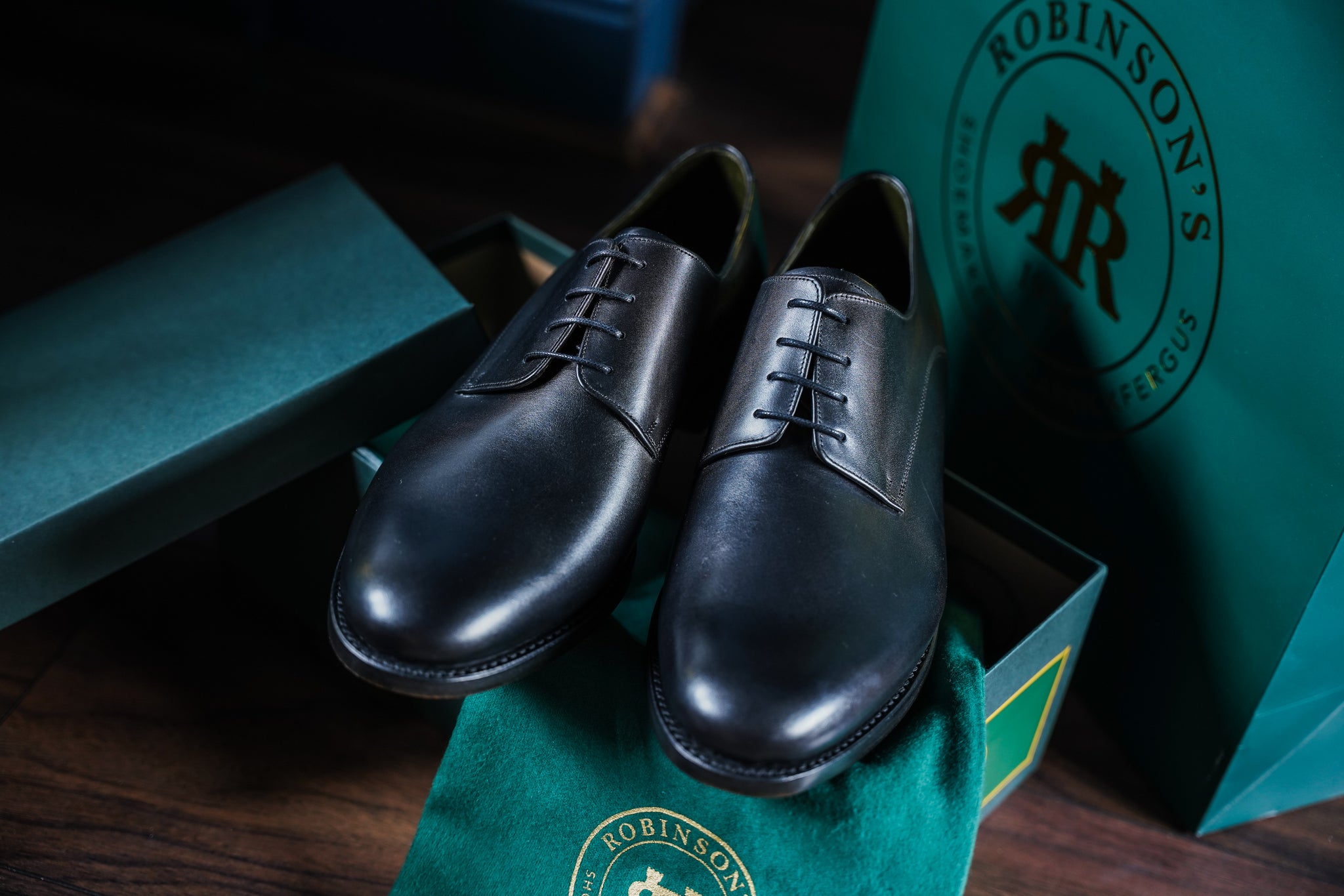 Mens-Robinson-Tyrone-Shoes-4864HW10-Black-Calf-Lifestyle1