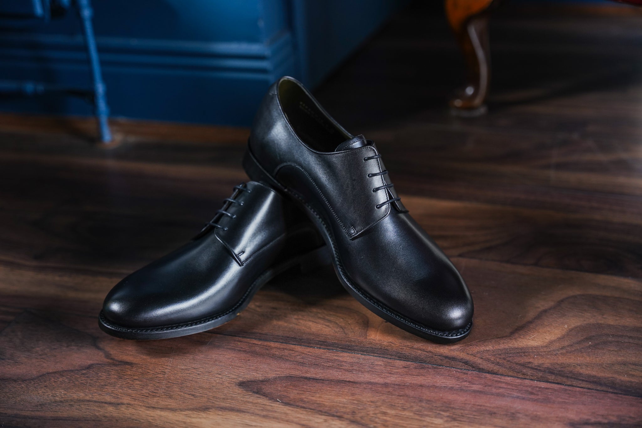 Mens-Robinson-Tyrone-Shoes-4864HW10-Black-Calf-Lifestyle2