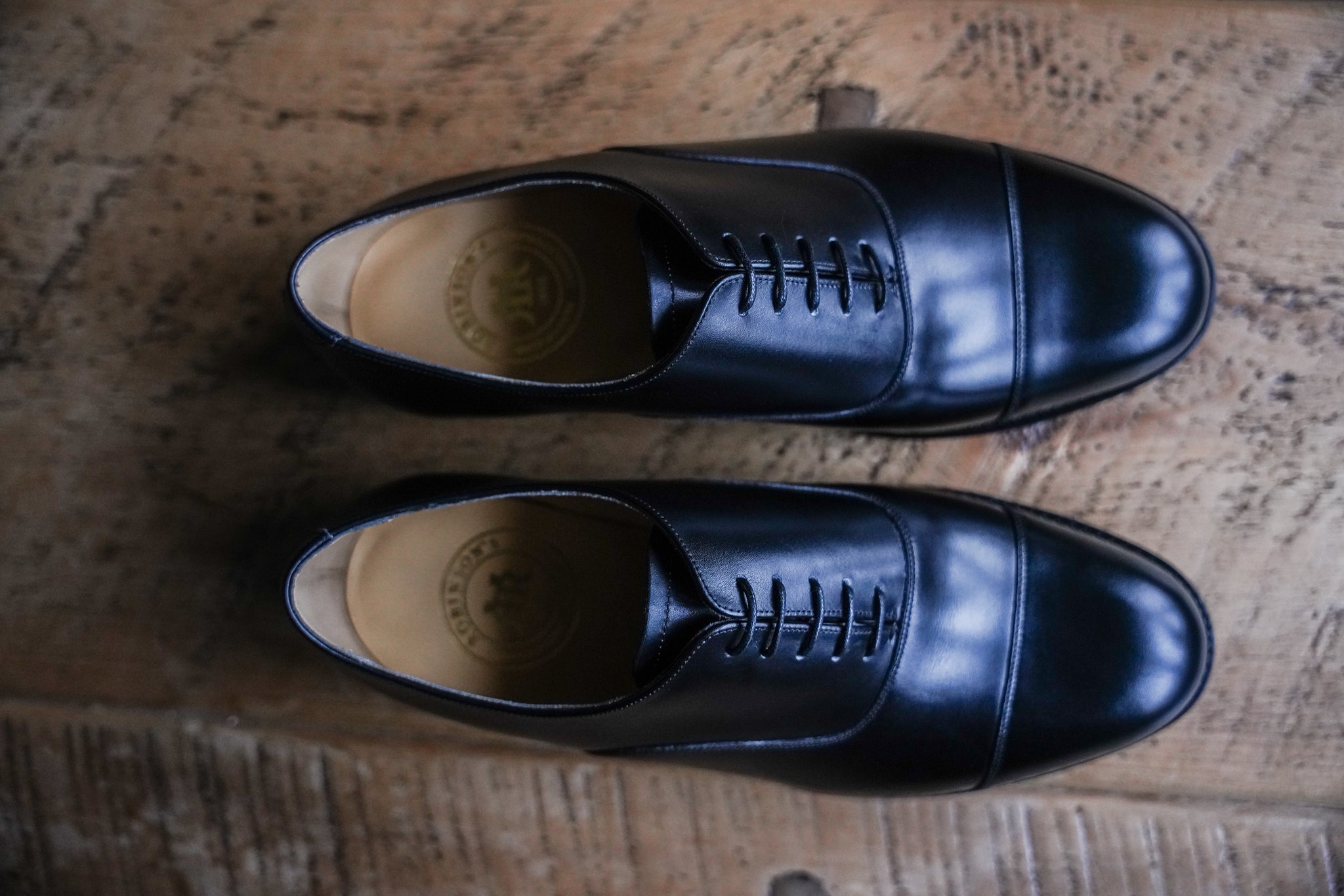mens-robinson-tipperary-shoes-4838hw10-black-calf-lifestyle1