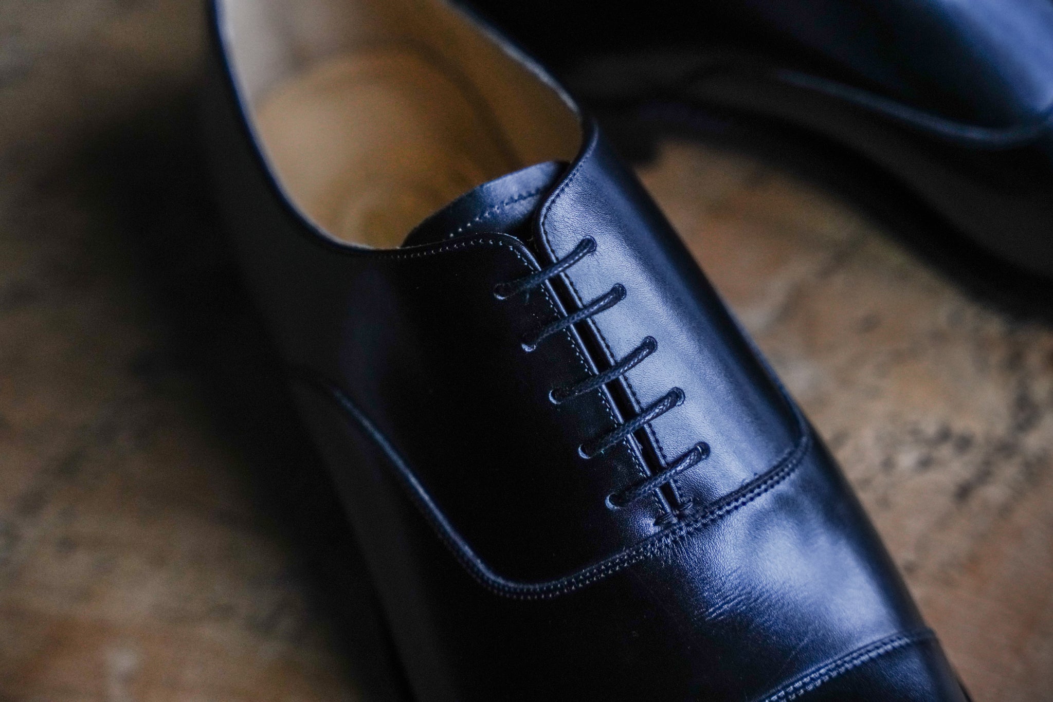 mens-robinson-tipperary-shoes-4838hw10-black-calf-lifestyle2